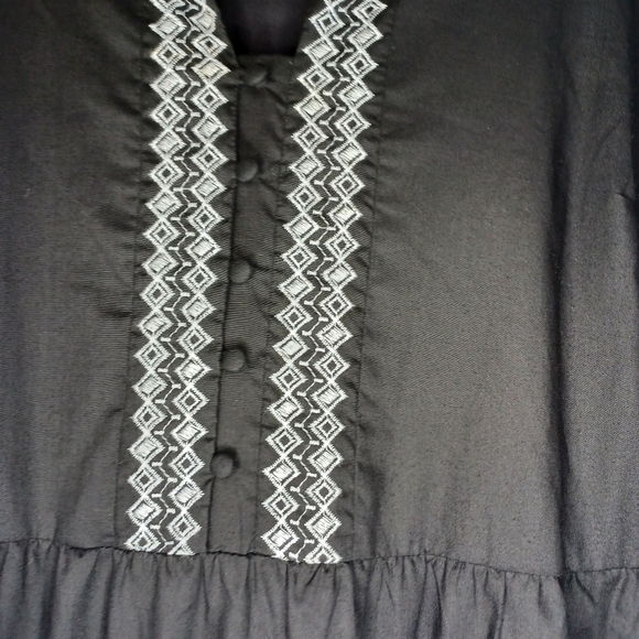 Draper James RSVP Geo Embroidered Short Sleeve Dress - Picture 7 of 15